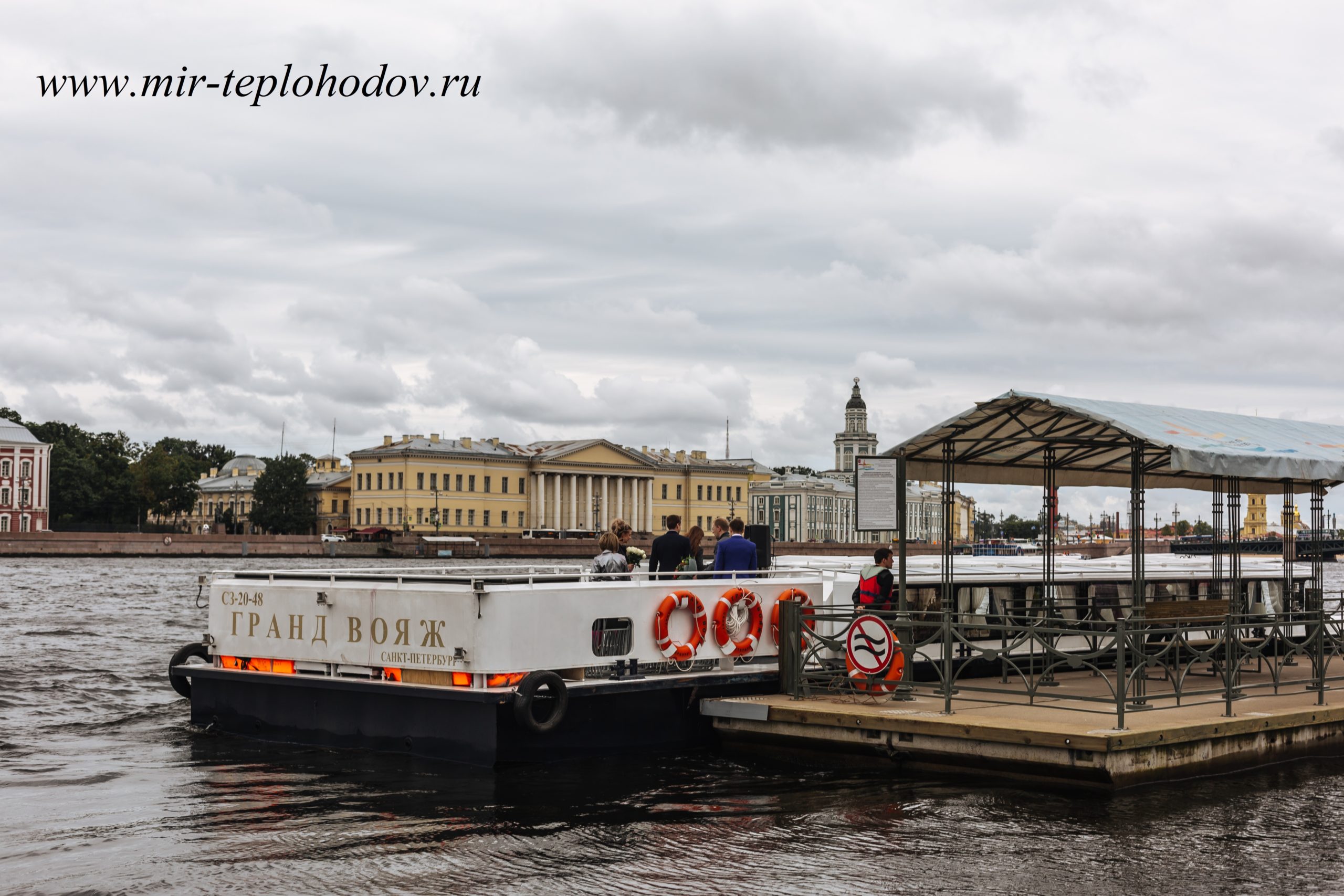 Аренда теплохода СПб для выпускного и корпоратива